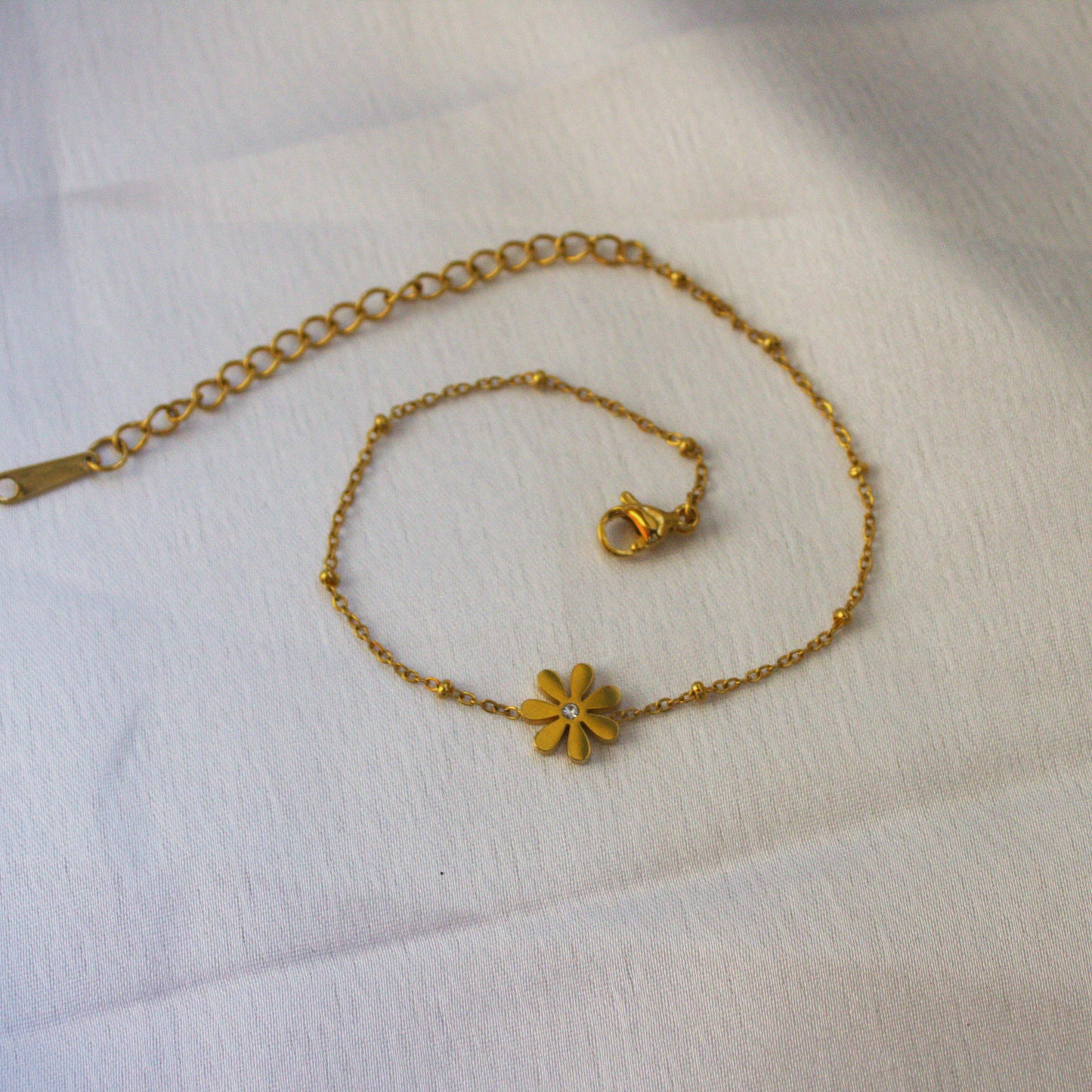 Dainty 18kt Gold Plated Flower Bracelet