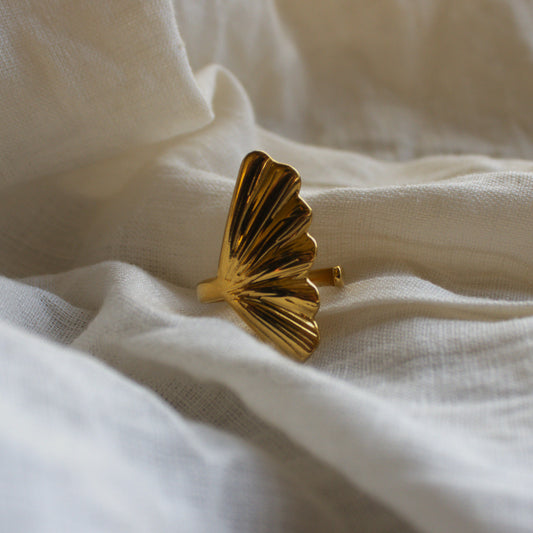 Stunner Leaf Bold Statement Ring